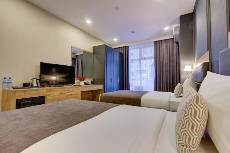 Aurum Hotel image