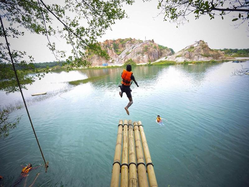 Tadom Hill Resorts image