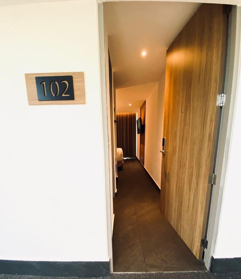 B S Suites image