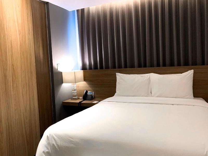 B S Suites image