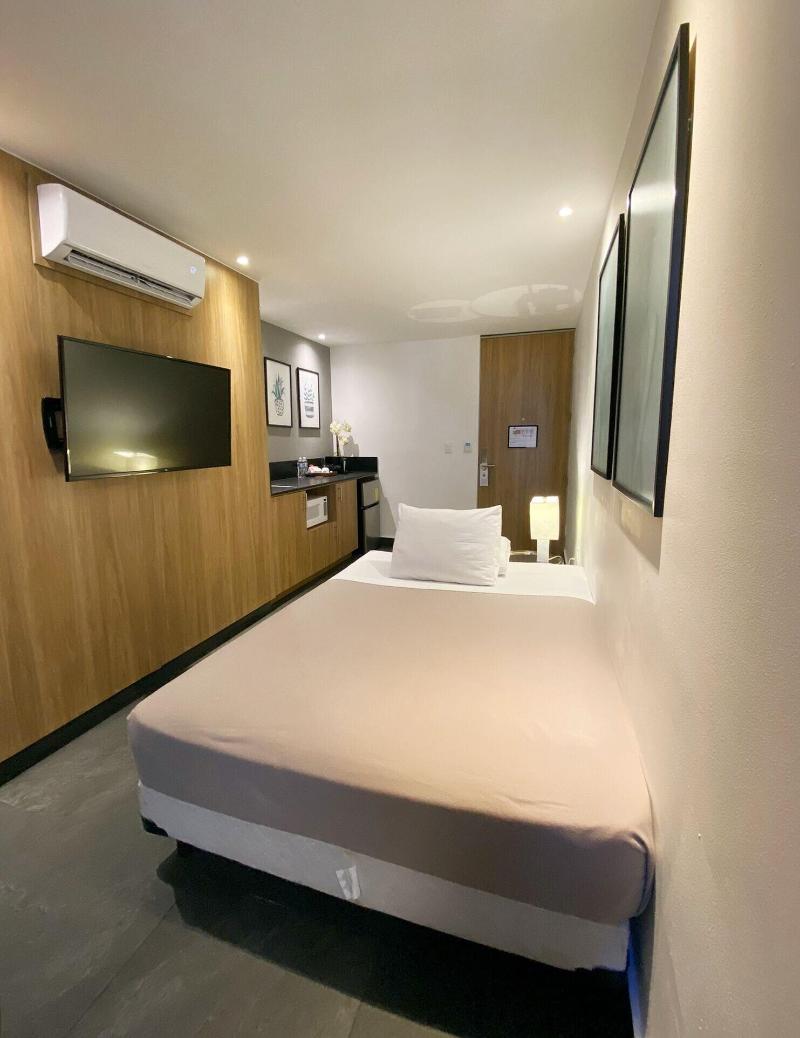 B S Suites image