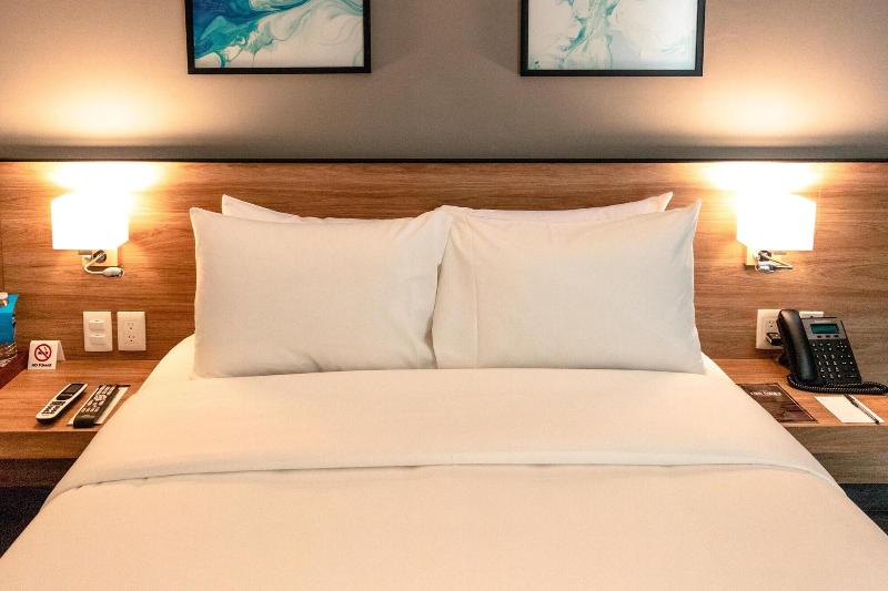 B S Suites image