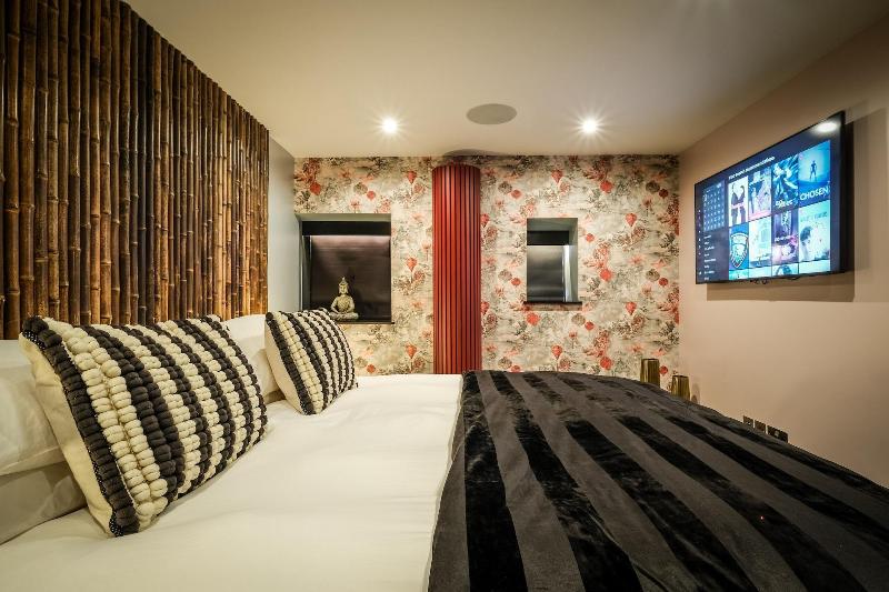 Absoluxe Suites image