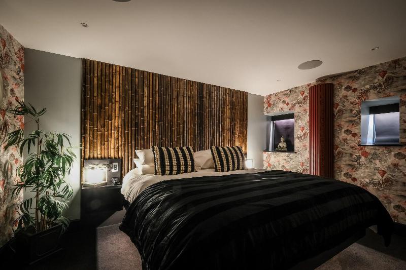 Absoluxe Suites image