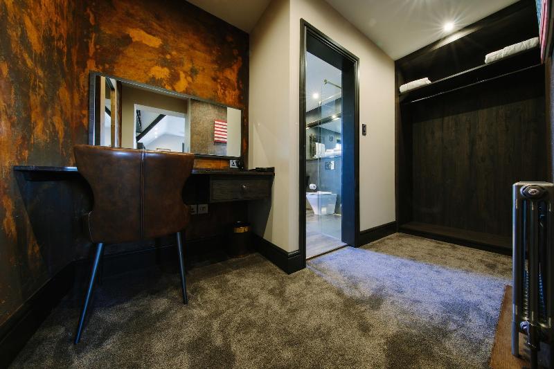 Absoluxe Suites image