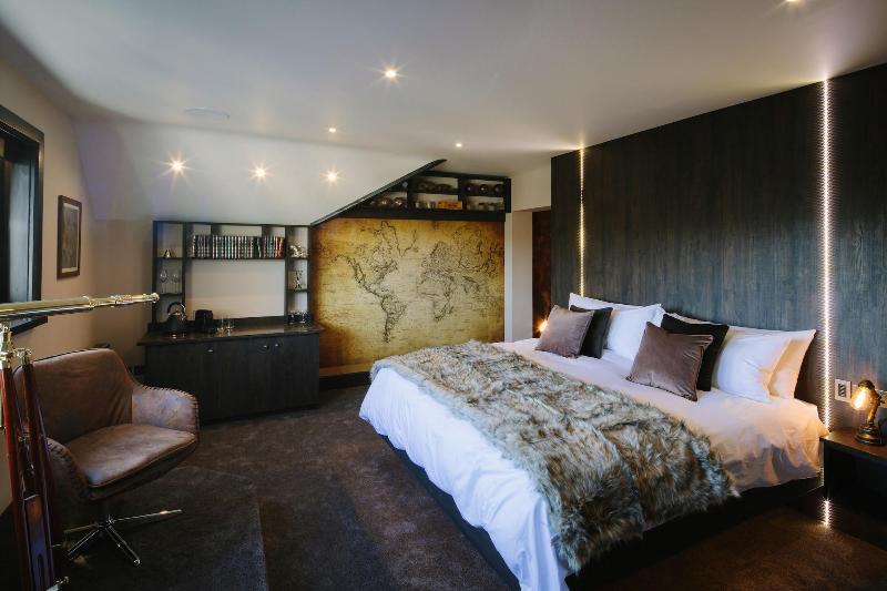 Absoluxe Suites image