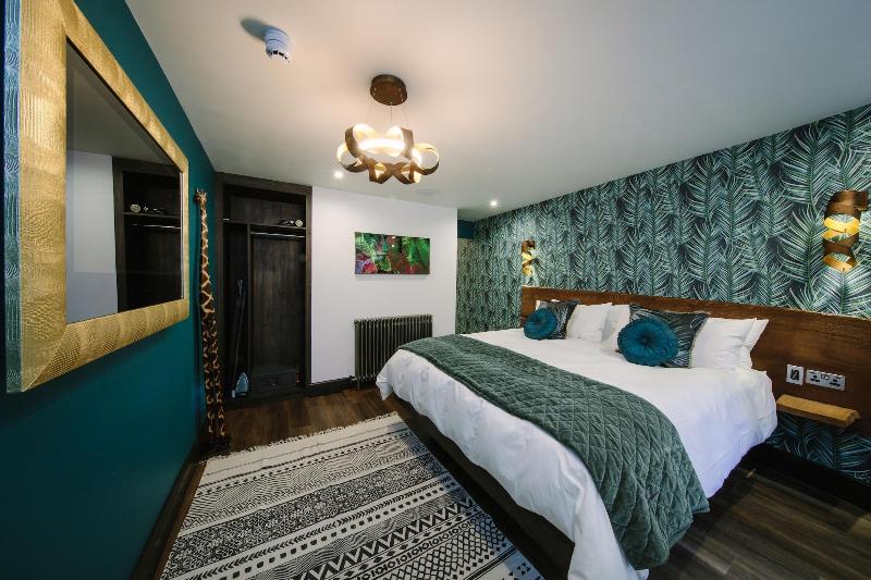Absoluxe Suites image