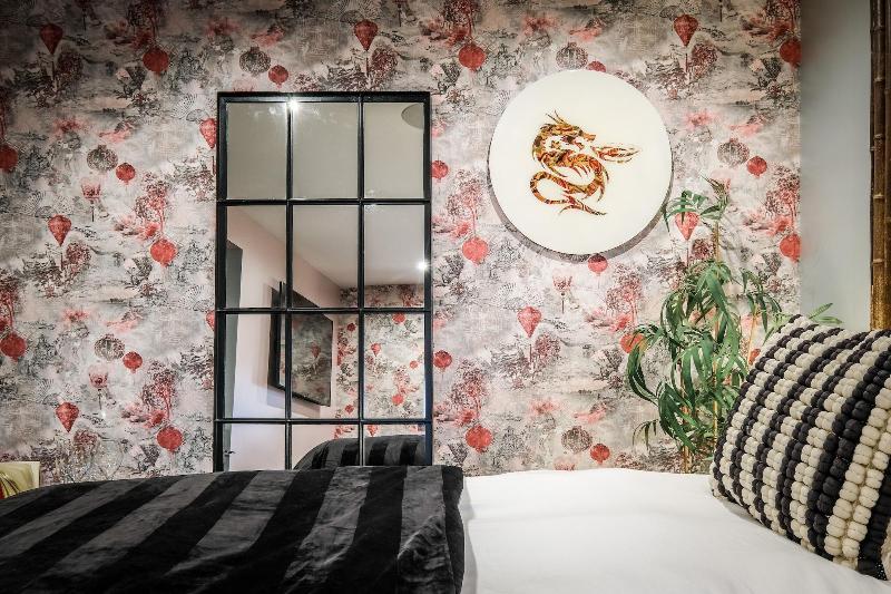 Absoluxe Suites image