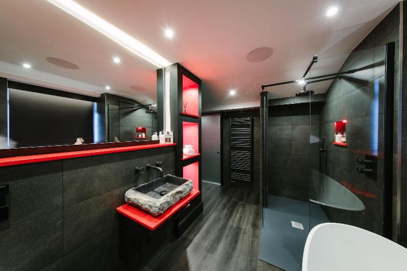 Absoluxe Suites image