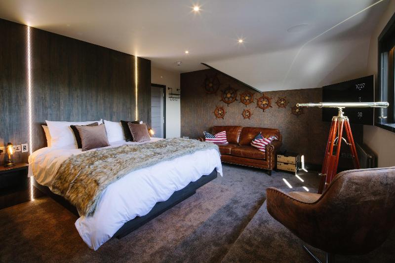Absoluxe Suites image