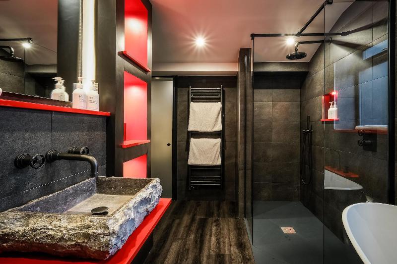 Absoluxe Suites image