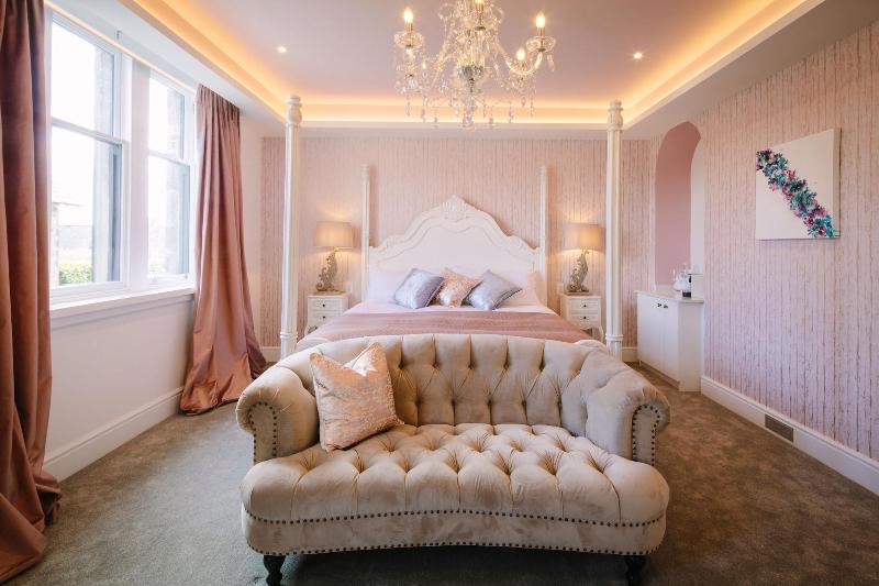 Absoluxe Suites image