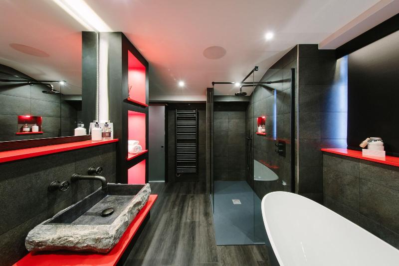 Absoluxe Suites image