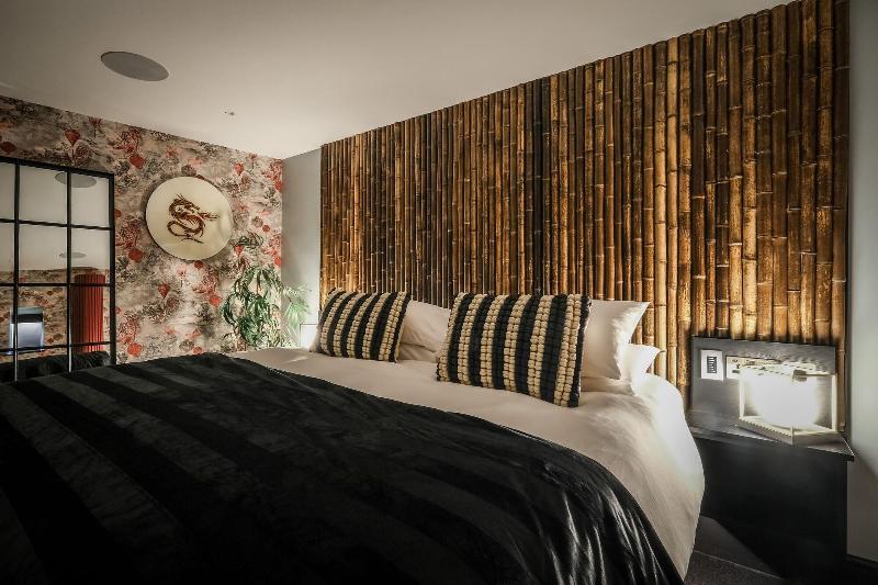 Absoluxe Suites image