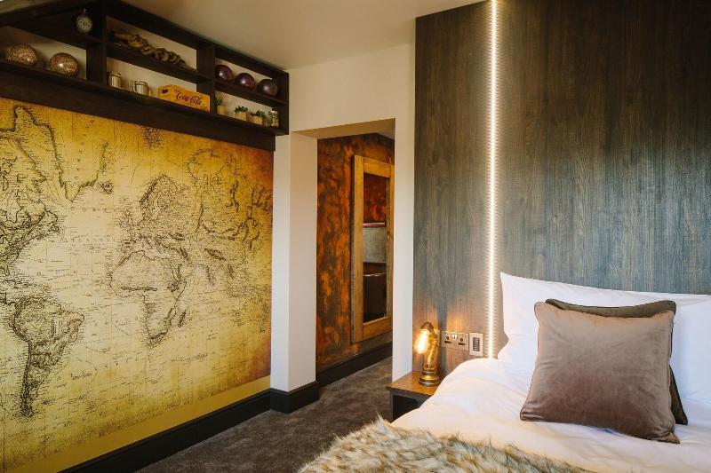 Absoluxe Suites image