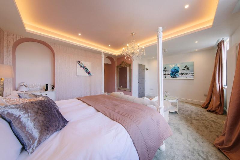 Absoluxe Suites image