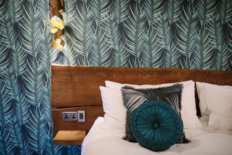 Absoluxe Suites image