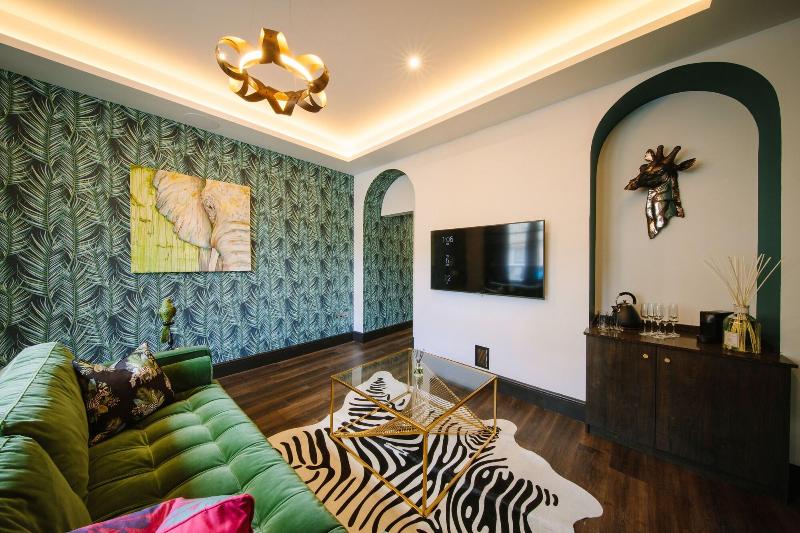 Absoluxe Suites image