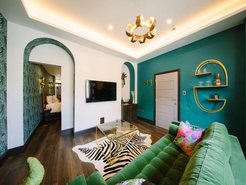 Absoluxe Suites image