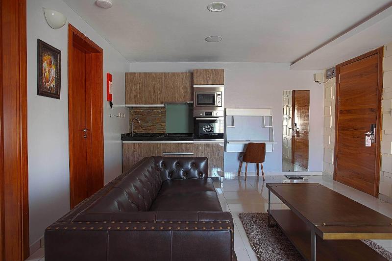 H21 Apartments Lounge image