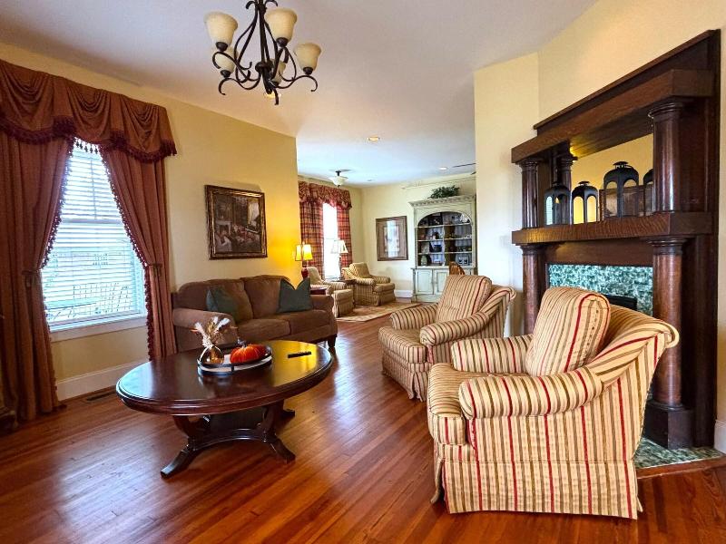 Grand Lux Inn