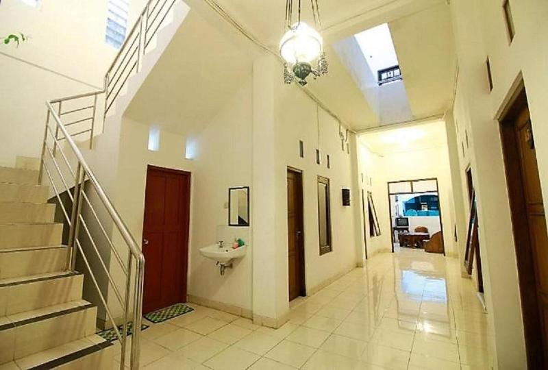 418 Setra House image