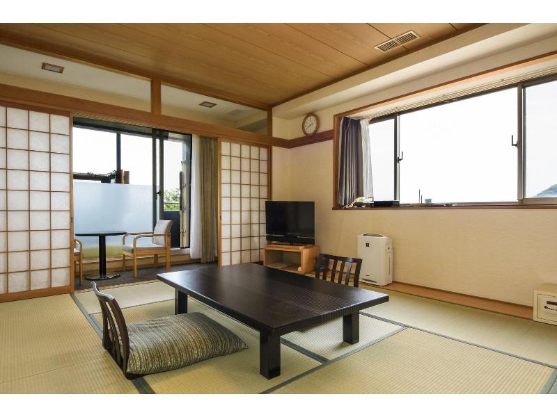 Izu Azuma image