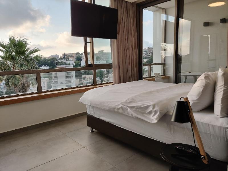Luxury Suites By Notaly Ariel image