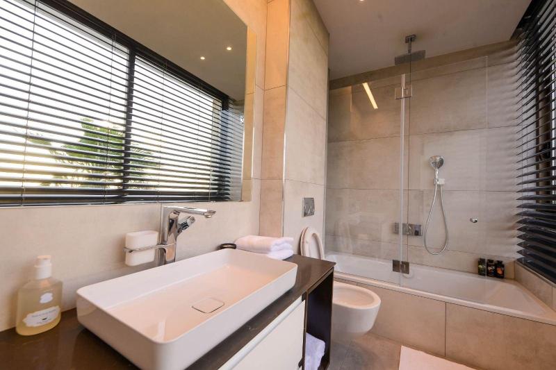 Luxury Suites By Notaly Ariel image
