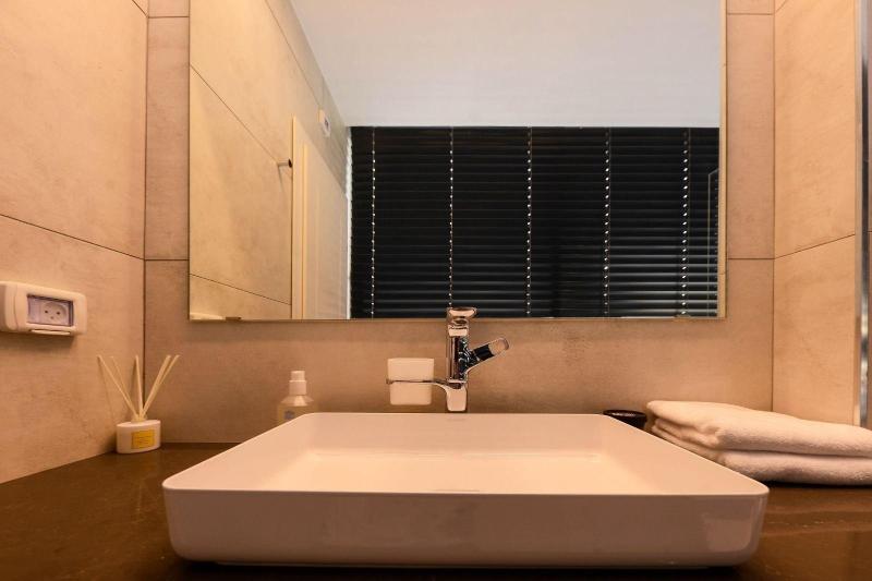 Luxury Suites By Notaly Ariel image
