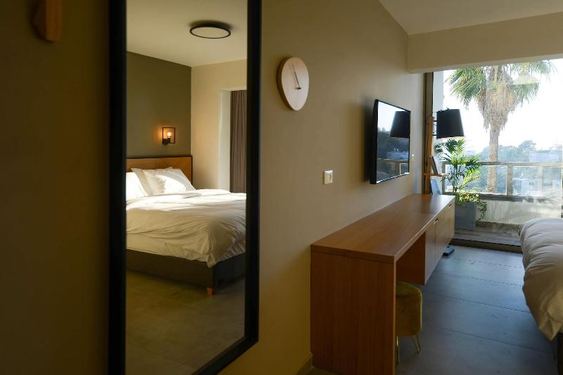 Luxury Suites By Notaly Ariel image