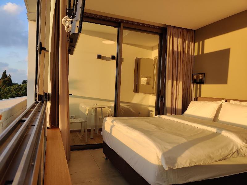 Luxury Suites By Notaly Ariel image