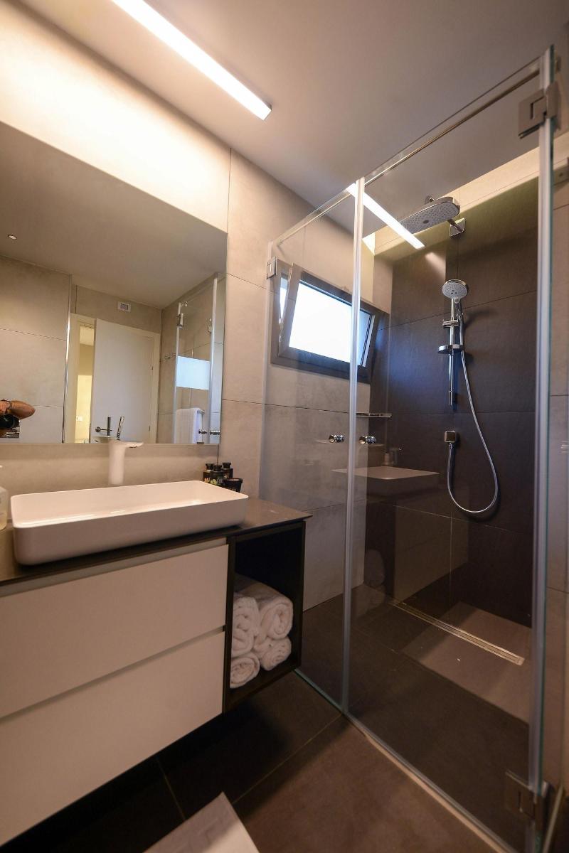 Luxury Suites By Notaly Ariel image