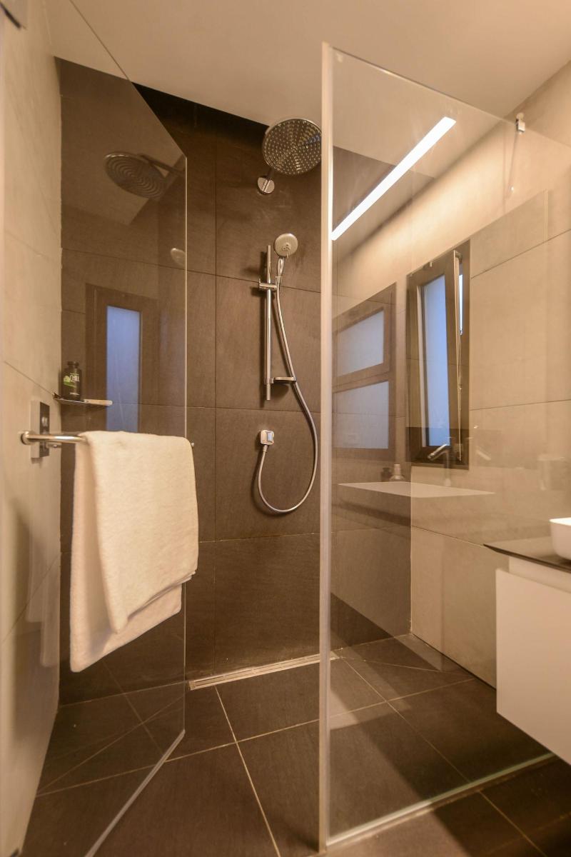 Luxury Suites By Notaly Ariel image