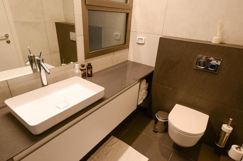 Luxury Suites By Notaly Ariel image