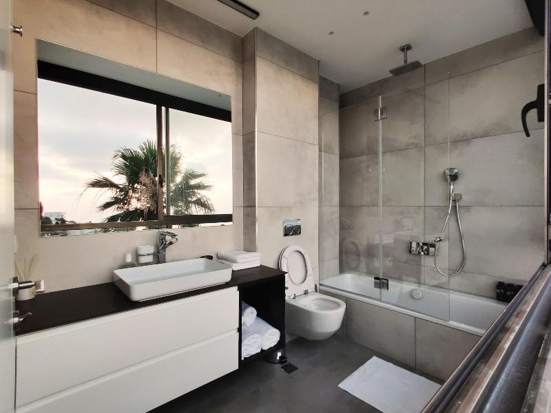 Luxury Suites By Notaly Ariel image