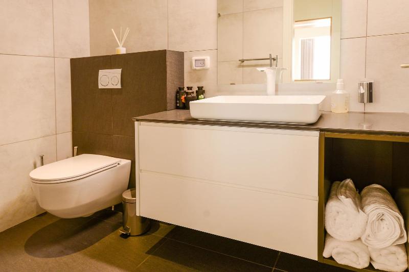 Luxury Suites By Notaly Ariel image