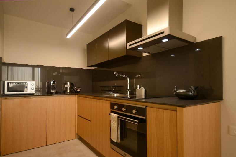 Luxury Suites By Notaly Ariel image
