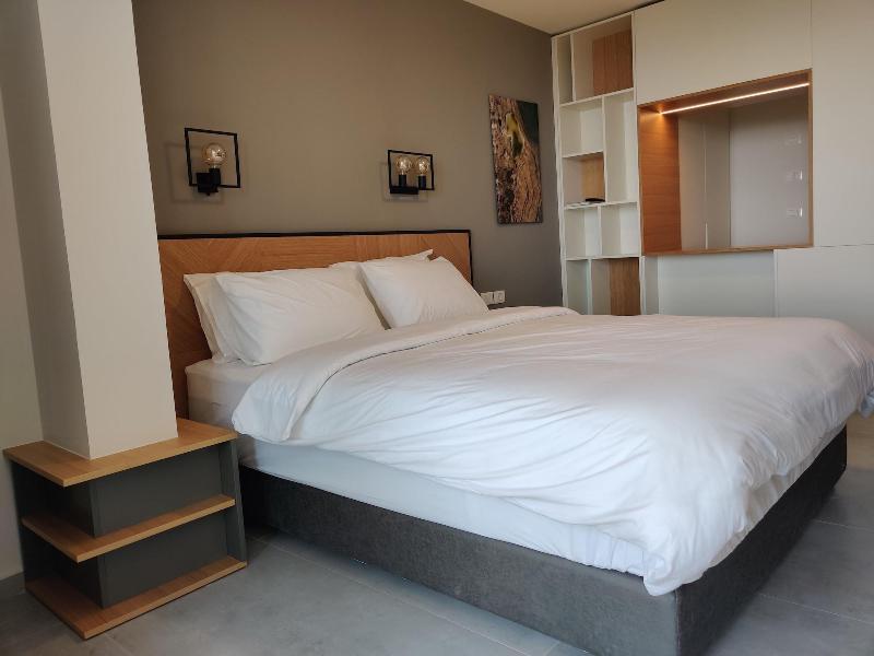 Luxury Suites By Notaly Ariel image