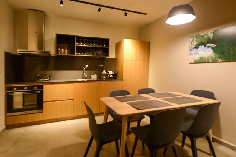 Luxury Suites By Notaly Ariel image