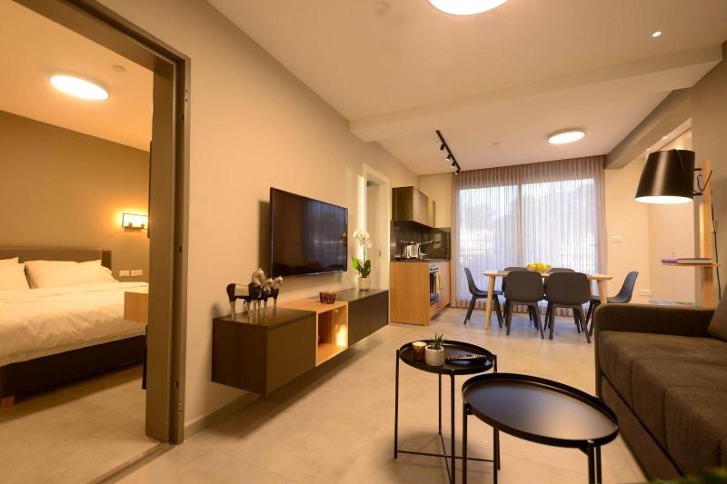 Luxury Suites By Notaly Ariel image