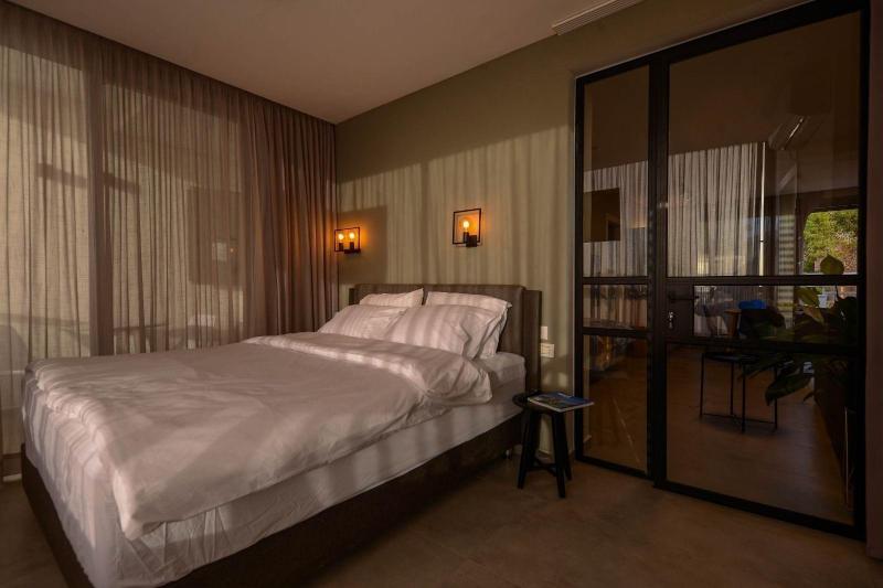 Luxury Suites By Notaly Ariel image