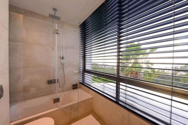 Luxury Suites By Notaly Ariel image