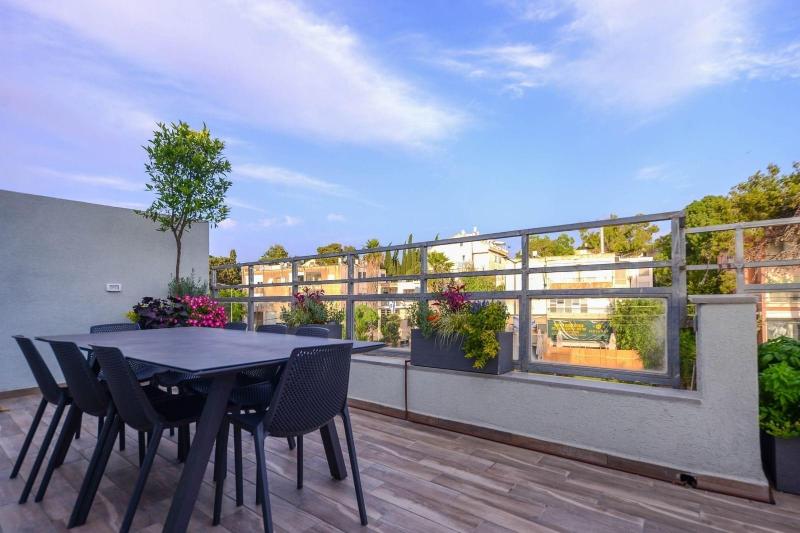 Luxury Suites By Notaly Ariel image
