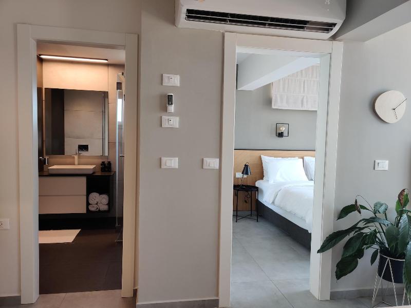 Luxury Suites By Notaly Ariel image