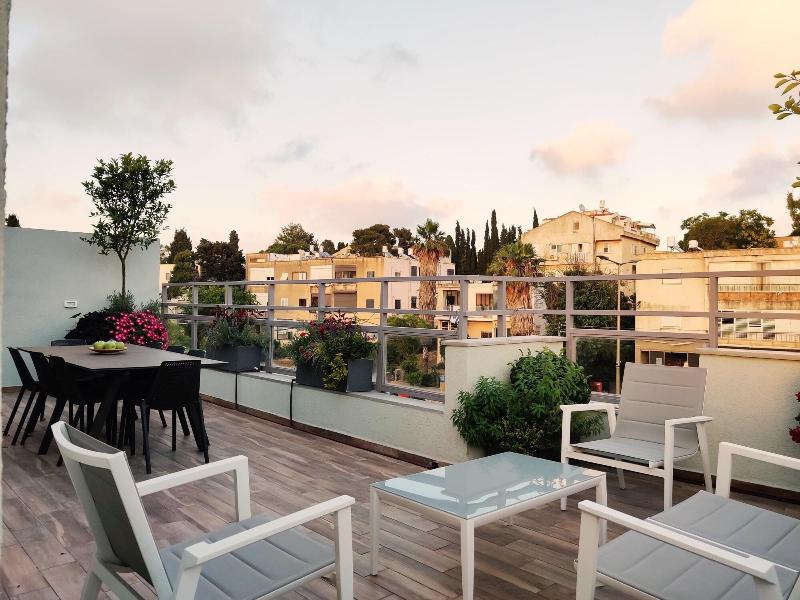 Luxury Suites By Notaly Ariel image