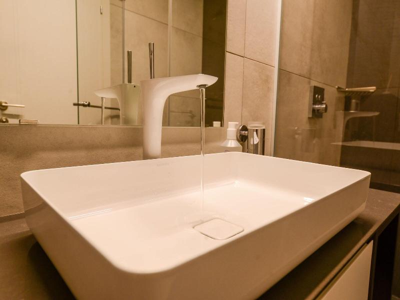 Luxury Suites By Notaly Ariel image