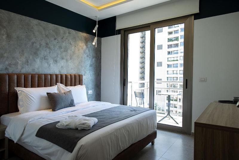 Zur Studios Suites image