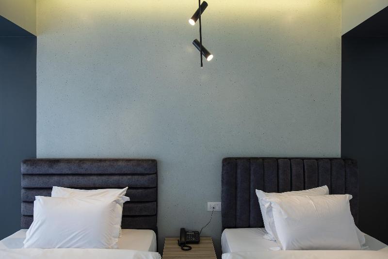 Zur Studios Suites image
