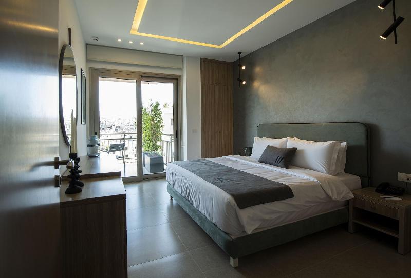 Zur Studios Suites image